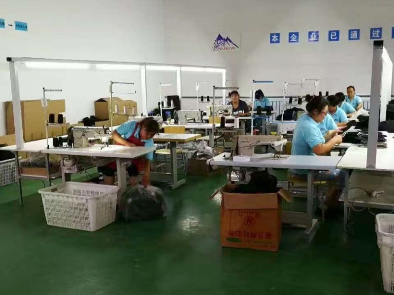 Hebei Zhaoyang Medical Instrument Co., Ltd. productielijn van de fabrikant